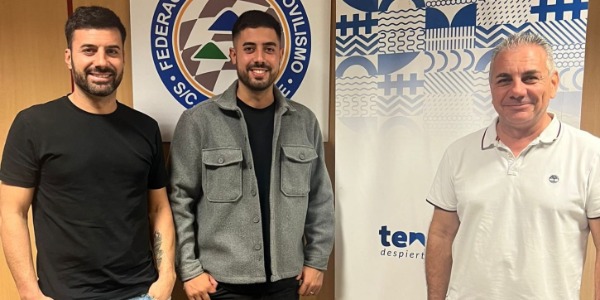 Adrián y Yeray Vargas junto al presidente de la FIASCT, Francisco Negrín