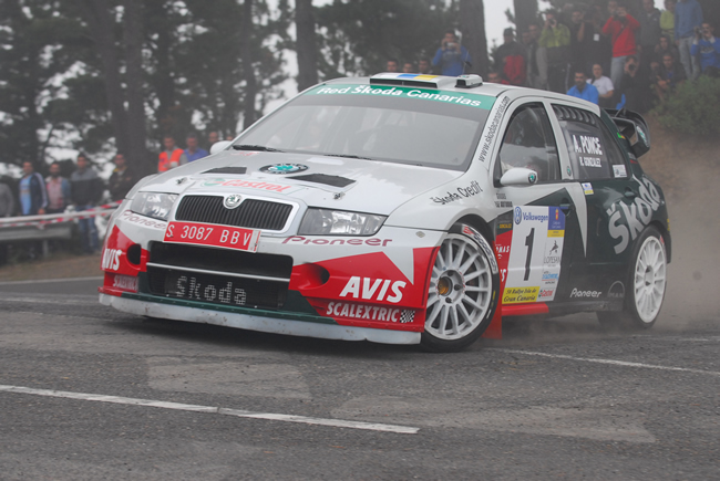 Antonio Ponce y el Skoda, de nuevo en Telde