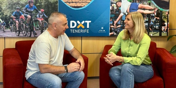 Francisco Negrín, presidente de la FIASCT, junto a la consejera de Deportes, Yolanda Moliné