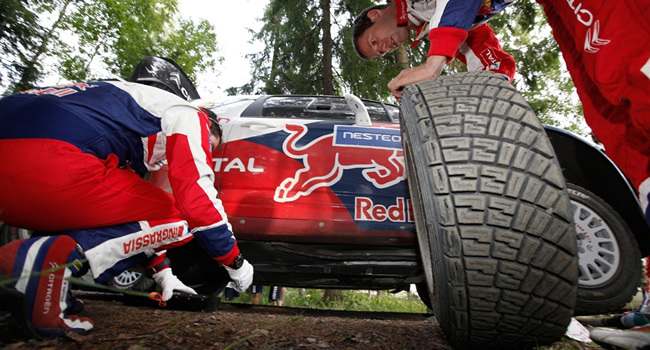 Ogier intenta lograr la victoria en Finlandia