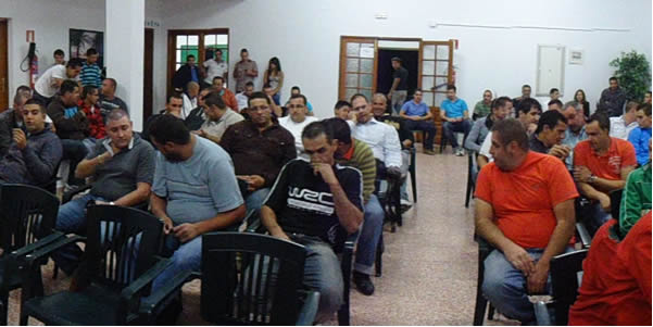 Momento de la reunión con los deportistas Momento de la reunión con los deportistas