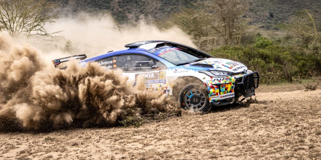 Jan Solans y Rodrigo Sanjuán en el Rallye Safari Kenia