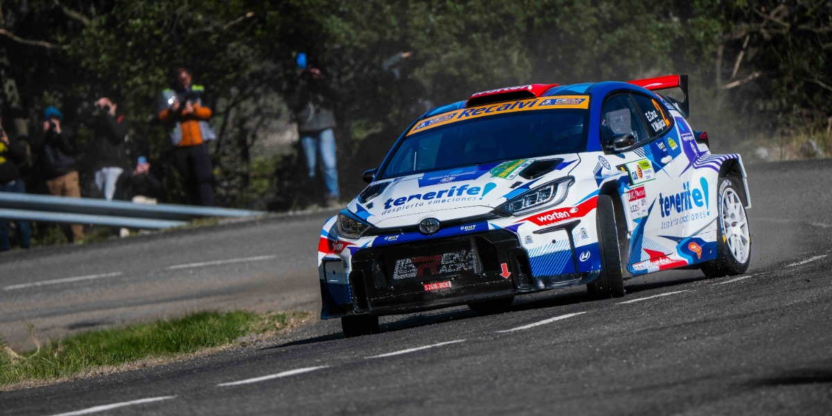 Enrique Cruz y Yeray Mujica en el Rally La Llana Enrique Cruz y Yeray Mujica en el Rally La Llana