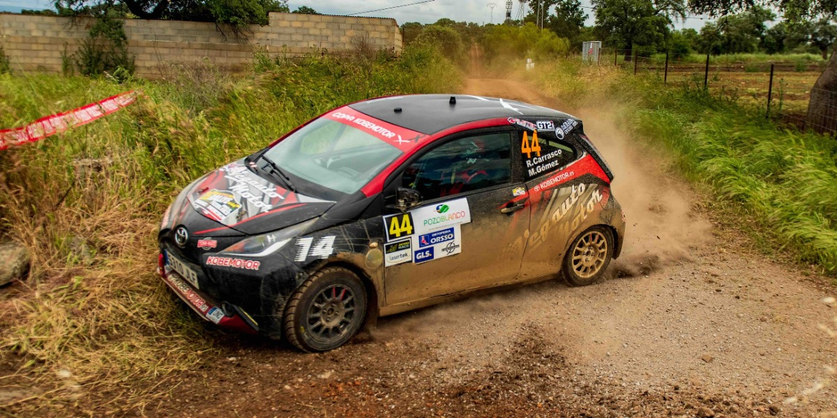 Raúl Carrasco y Jaime Mario Gómez al volante del Toyota Aygo N3