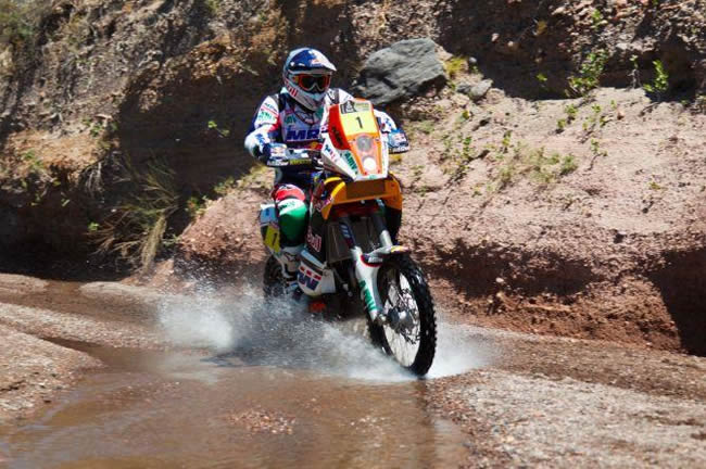 Marc Coma pierde el liderato por equivocarse de recorrido