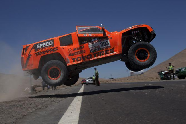 Robby Gordon intenta recuperar lo perdido ayer