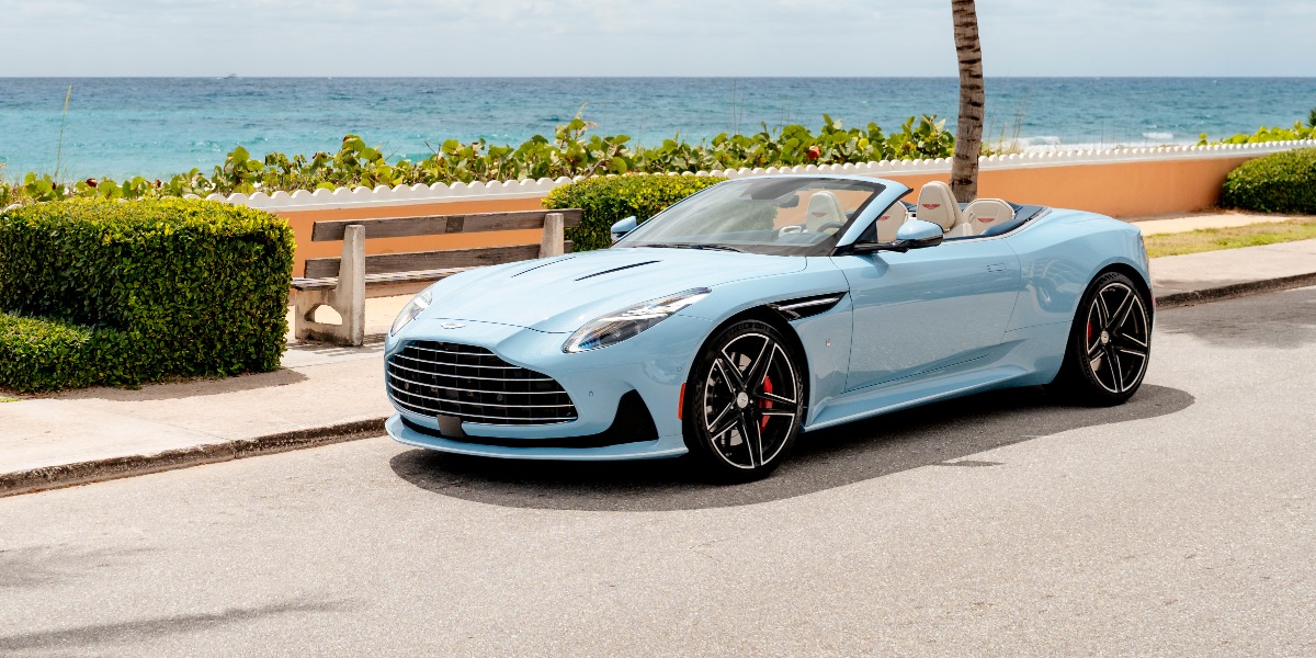 Aston Martin DB12 Volante - Palm Beach Edition