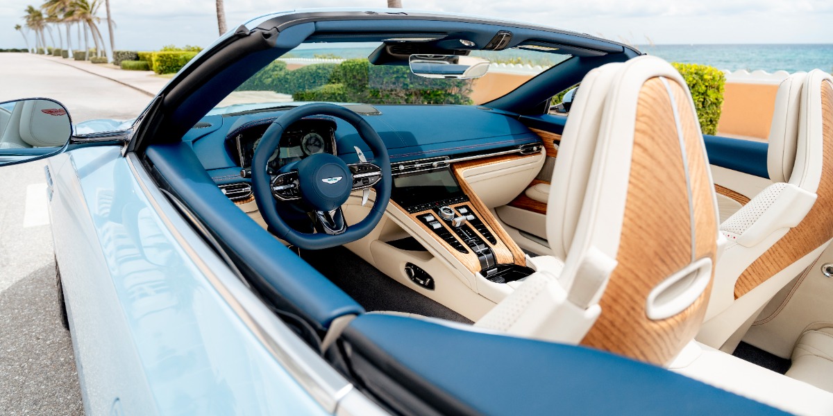 Aston Martin DB12 Volante - Palm Beach Edition