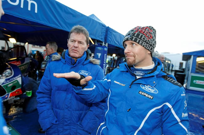 Petter Solberg lucha para mantener la tercera posición