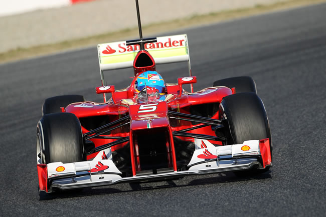 Fernando Alonso en el segundo día de entrenamientos en Montmeló, Barcelona