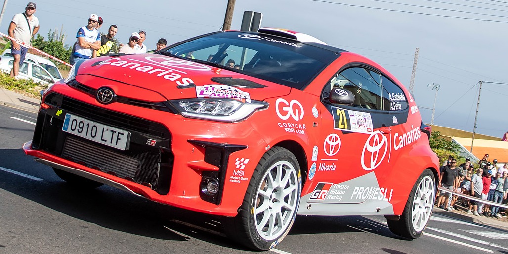 Antonio Estalella y Ñito Peña con el Toyota GR Yaris N4