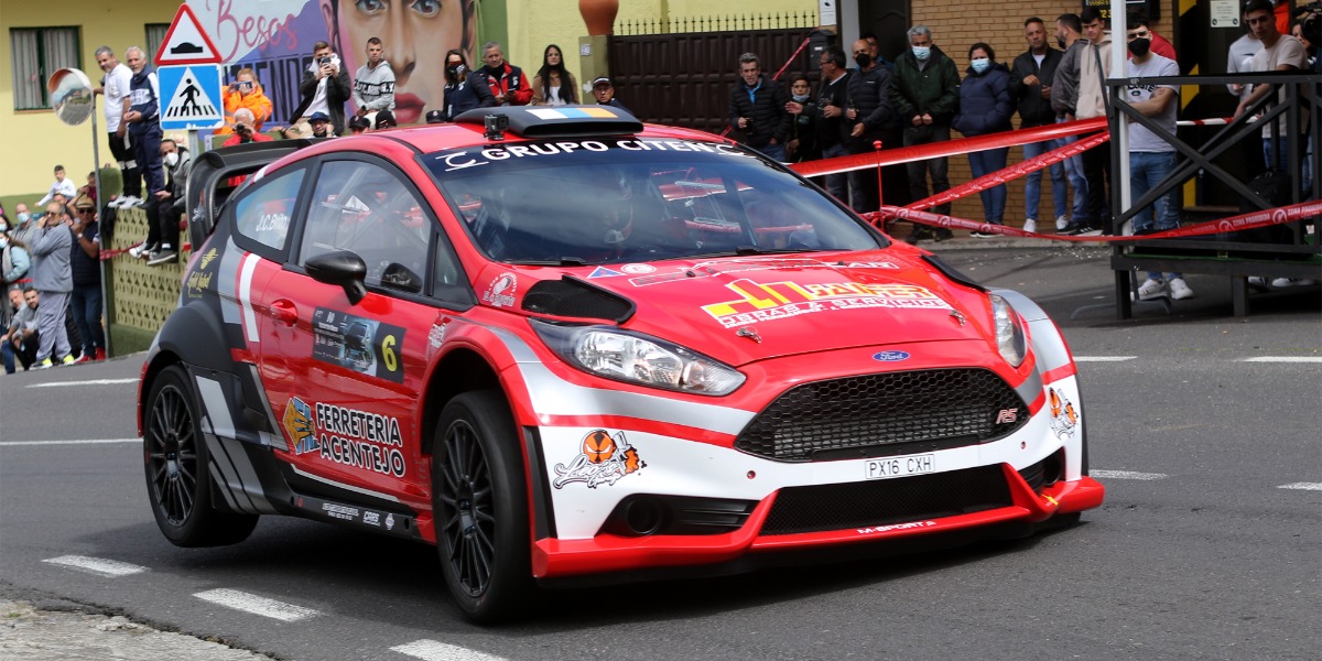Juan Carlos Brito con el Ford Fiesta R5 Plus