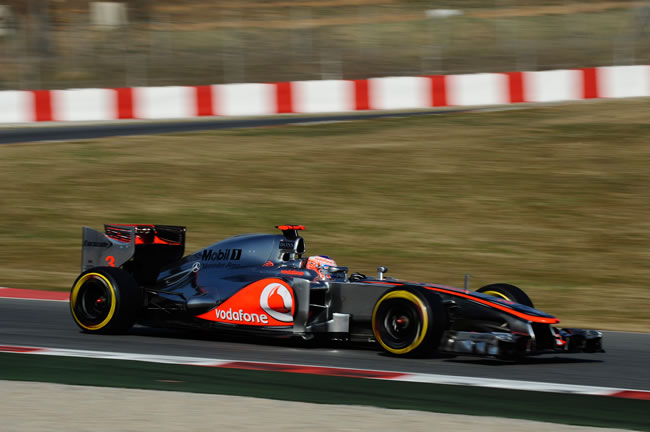 Jenson Button rodando en el circuito de Montmeló