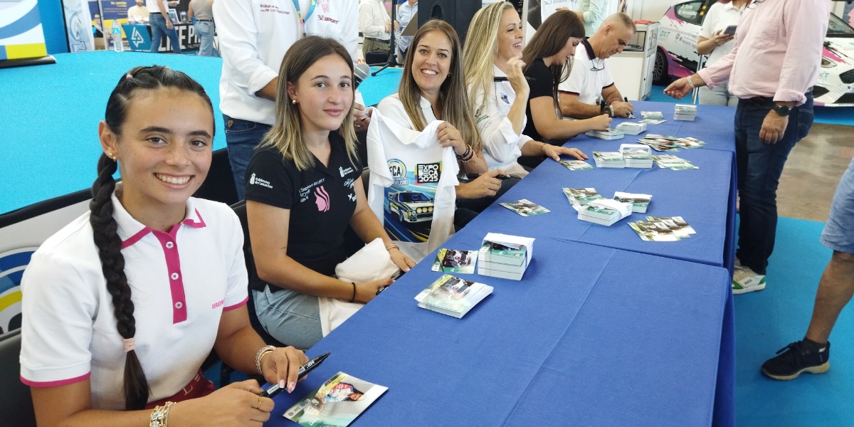 Firma de autógrafos en ExpoDeca