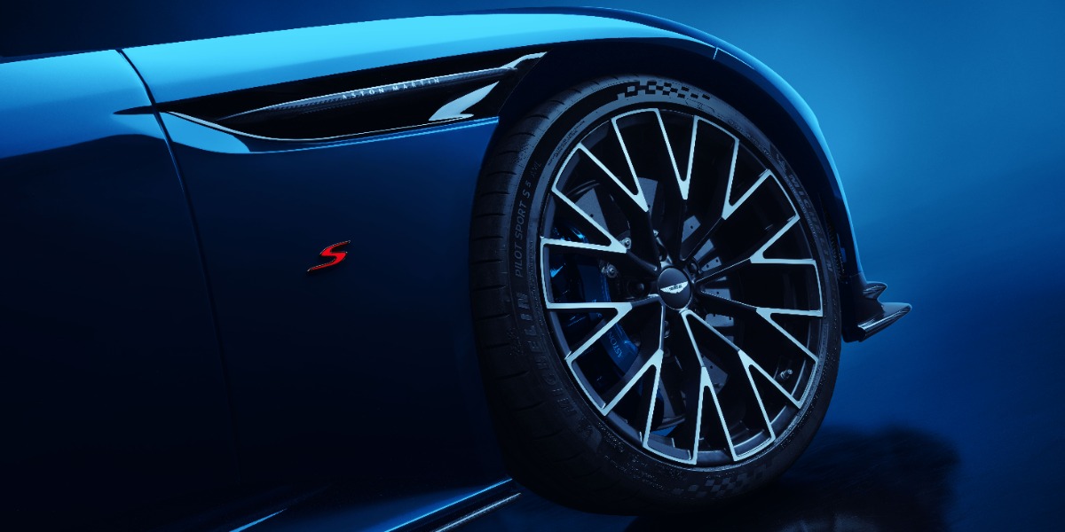 Aston Martin DB12 S