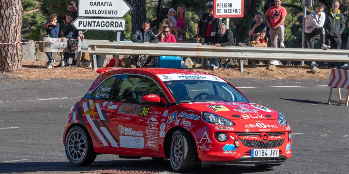 Iván Galván y Omar Ferraz (Opel Adam)