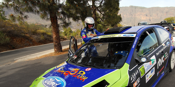 David Rivero junto al Ford David Rivero junto al Ford