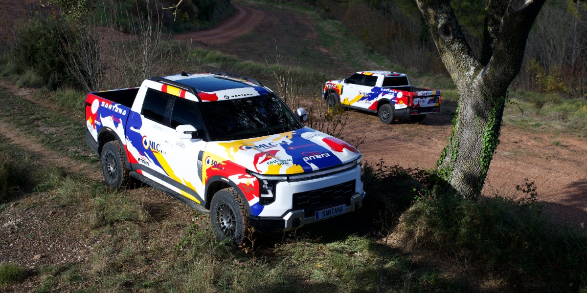 Dos pick-up Santana 400 D y 400 PHEV