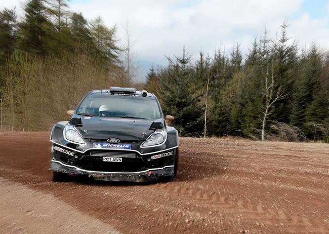 Dani Sordo en unos test con Ford