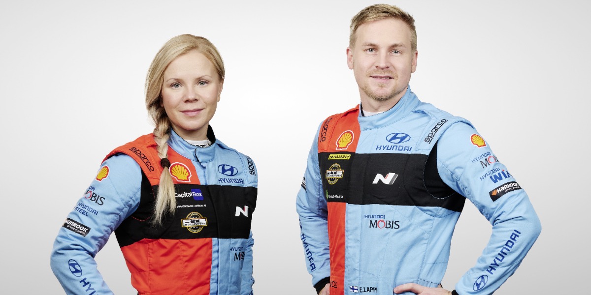 Enni Mälkönen y Esapekka Lappi