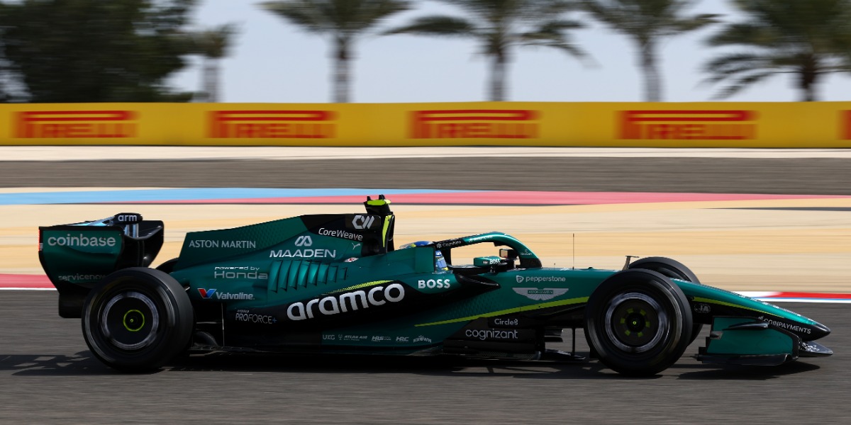 Fernando Alonso con el Aston Martin