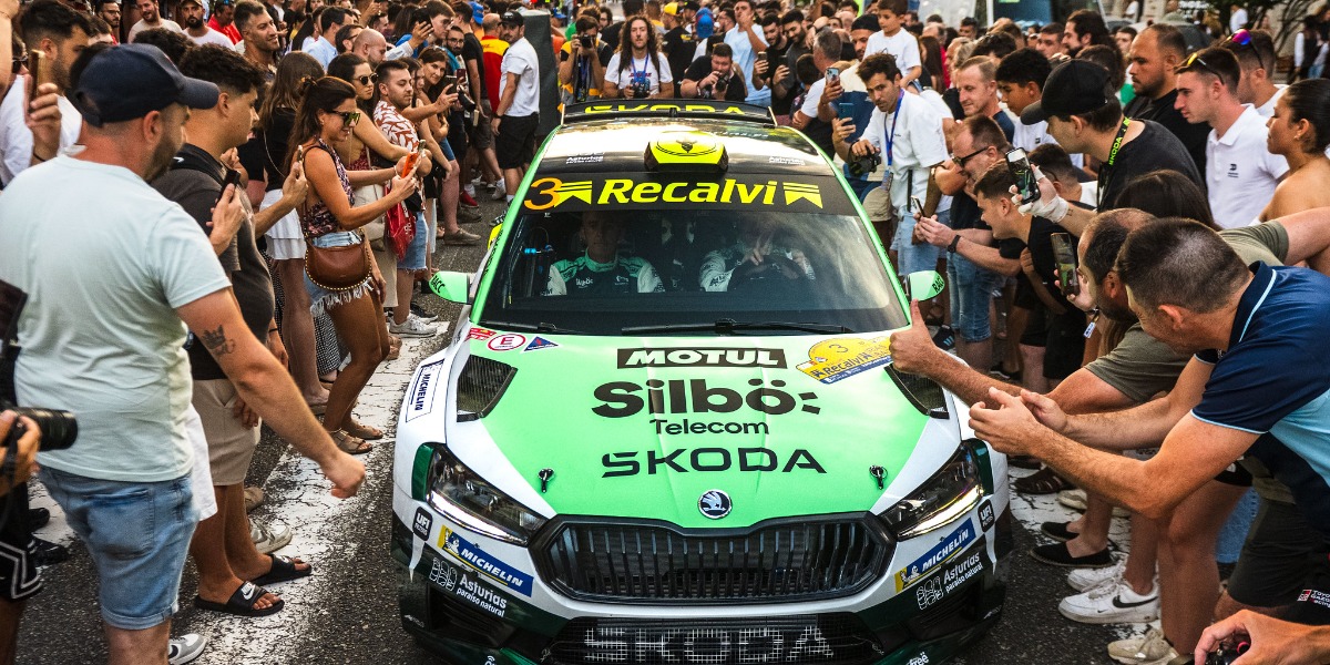 Cohete Suárez en la ceremonia de salida del 58ª Rallye Rías Baixas