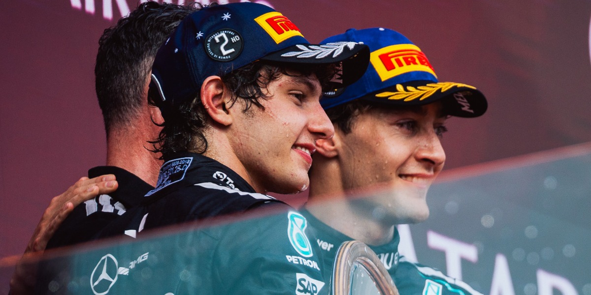 Kimi Antonelli y George Russell en el podio de Australia - Foto: Mercedes-AMG Motorsport 