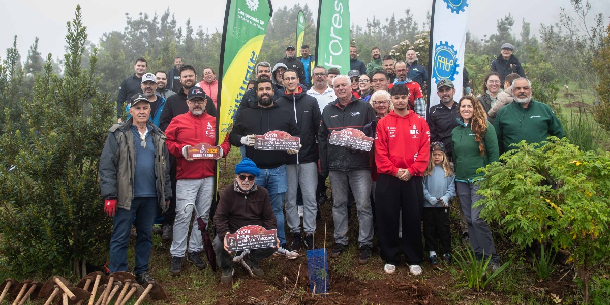 Participantes en la jornada de reforestación
