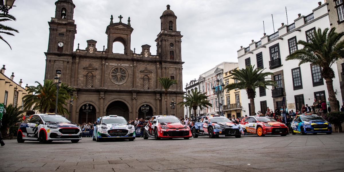 El 50 Rally Islas Canarias - Rally de España da comienzo de nuevo en la Plaza de Santa Ana
