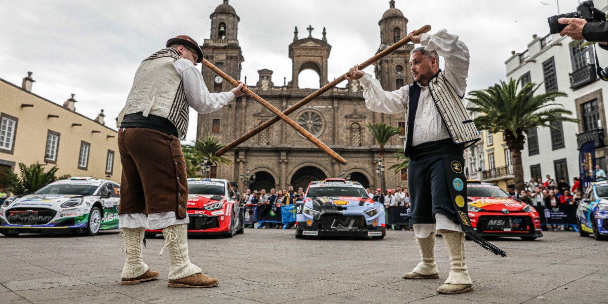 La Plaza de Santa Ana, punto de partida del 50 Rally Islas Canarias - Rally de España