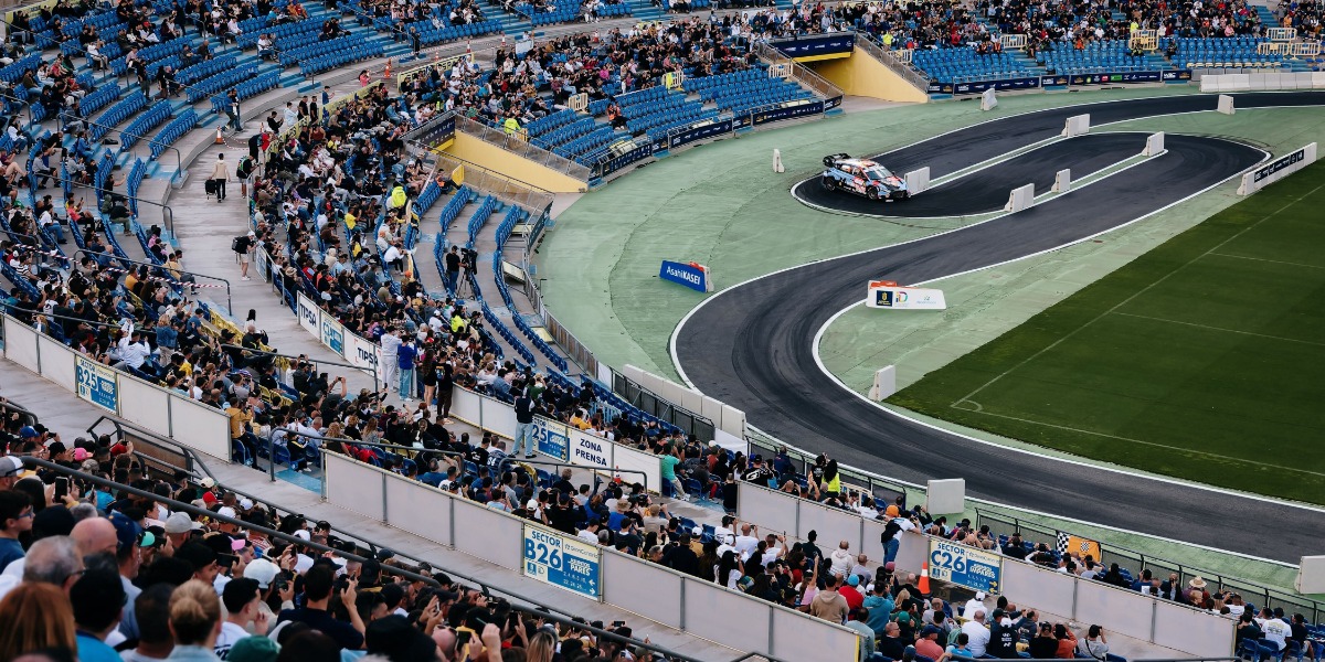 Dani Sordo y Cándido Carrera en el Estadio de Gran Canaria