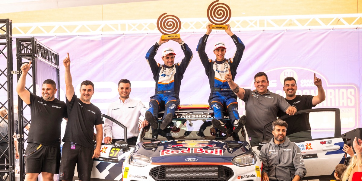 Adrián Pérez y Gil Membrado celebrando la victoria