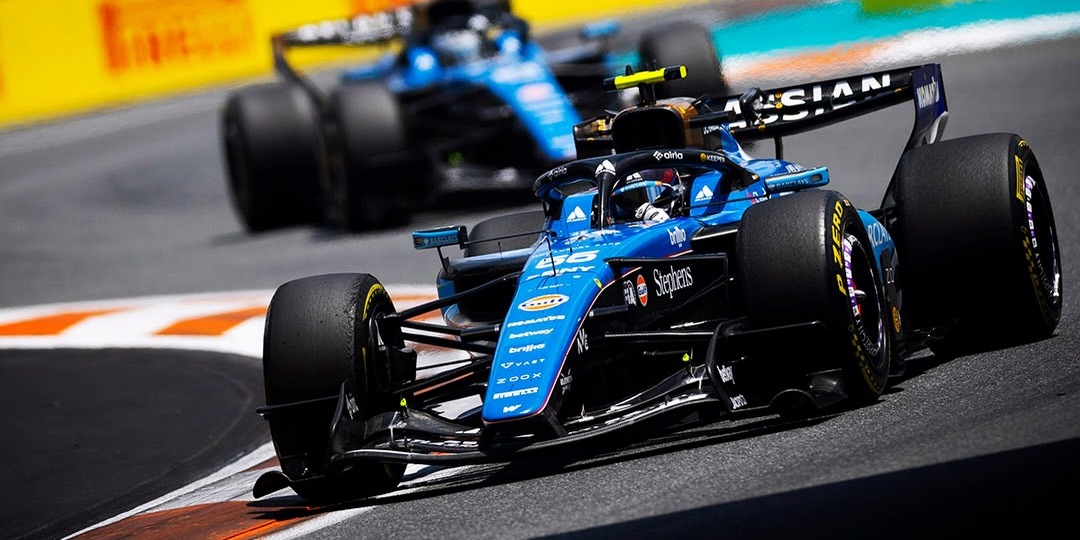 Carlos Sainz por delante de su compañero Alexander Albon - Foto: Atlassian Williams F1 Team