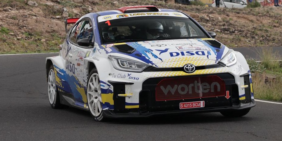 Enrique Cruz y Yeray Mujica (Toyota GR Yaris Rally2) - Foto: Raúl S Reyes
