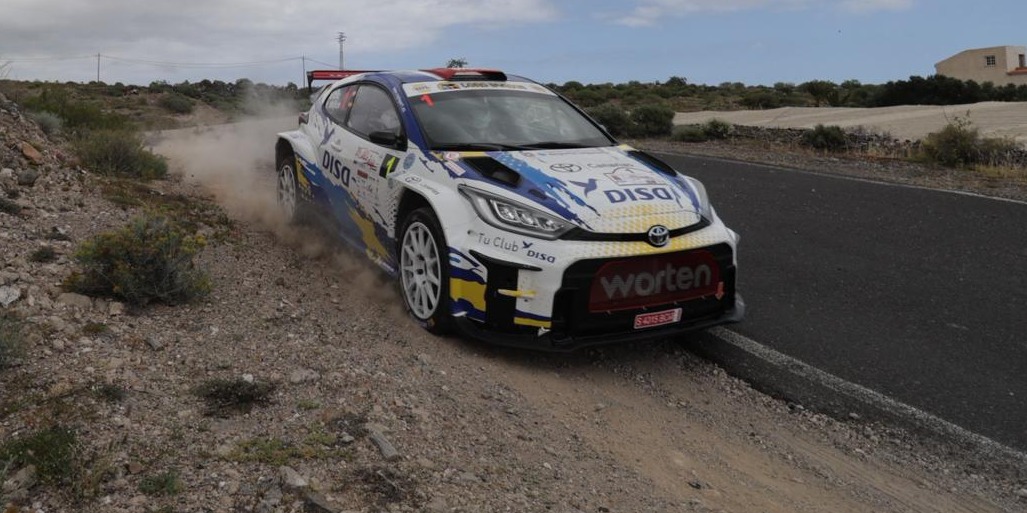 Enrique Cruz y Yeray Mujica (Toyota GR Yaris Rally2) - Foto: Raúl S Reyes