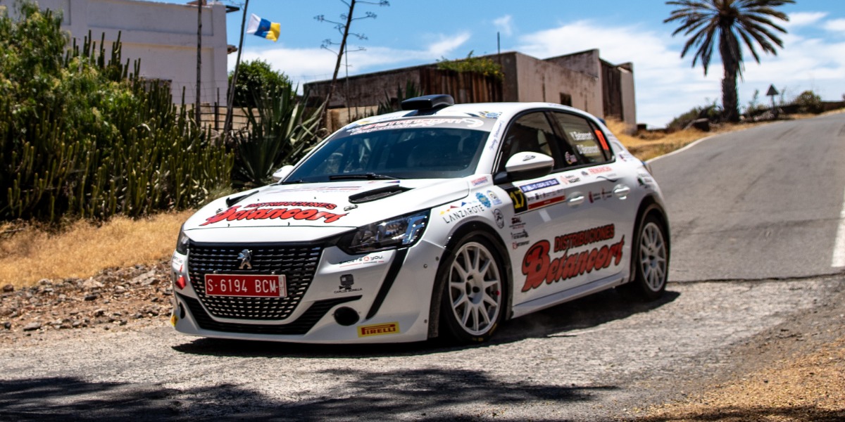 Yoday Betancort con el Peugeot 208 Rally4