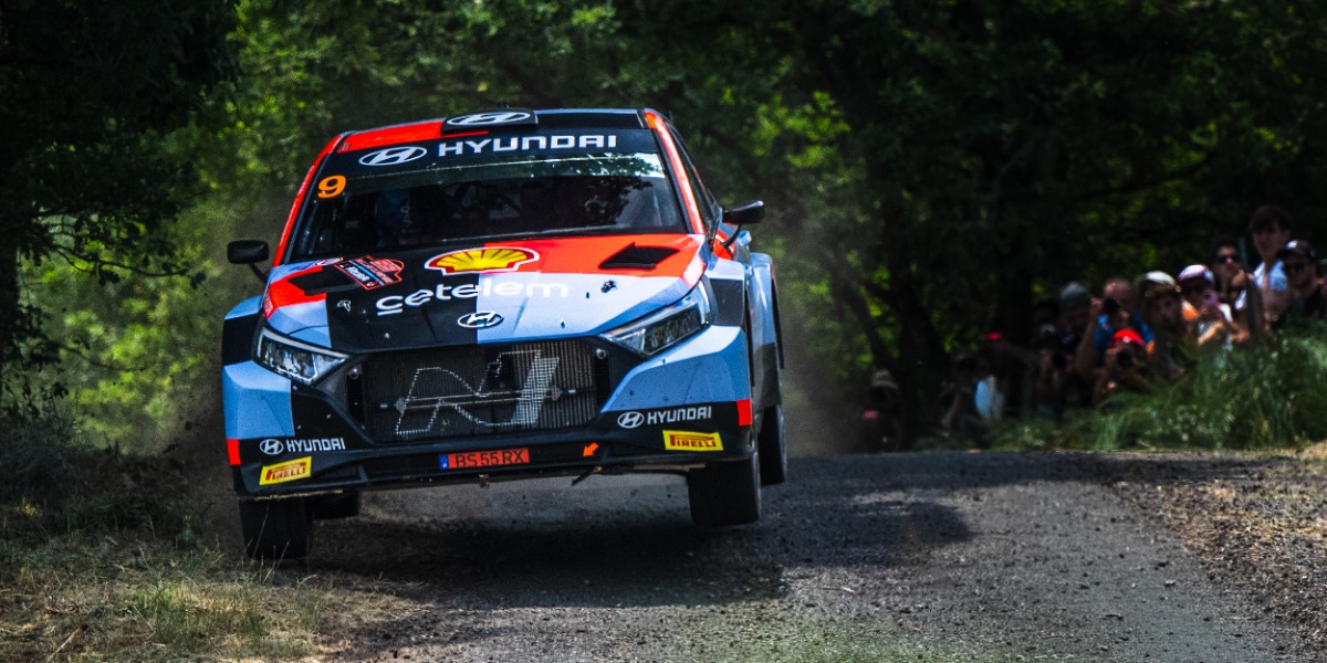 Pepe López con el Hyundai i20 N Rally2