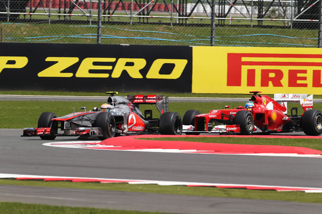 Alonso y Hamilton lideran los libres 3