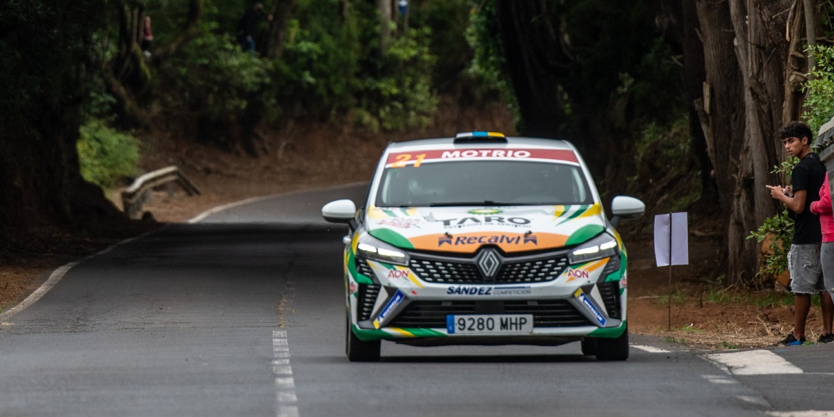 Noé Armas y Efraín González (Renault Clio Rally5)