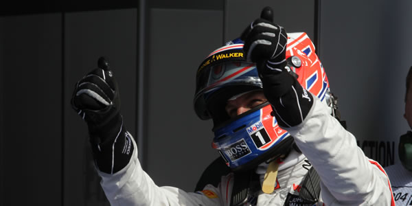 Jenson Button sale victorioso de Bélgica Jenson Button sale victorioso de Bélgica