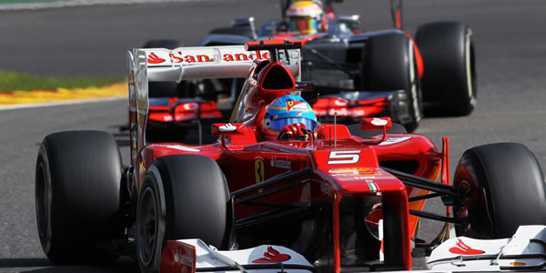 Dos de los accidentados en la salida de Spa: Alonso y Hamilton