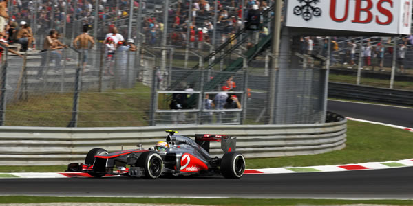 Lewis se hace con la victoria en Monza Lewis se hace con la victoria en Monza