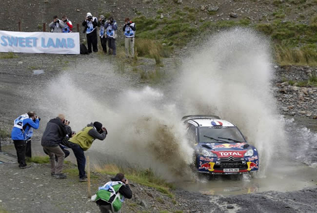 Loeb no consigue pasar de la tercera plaza