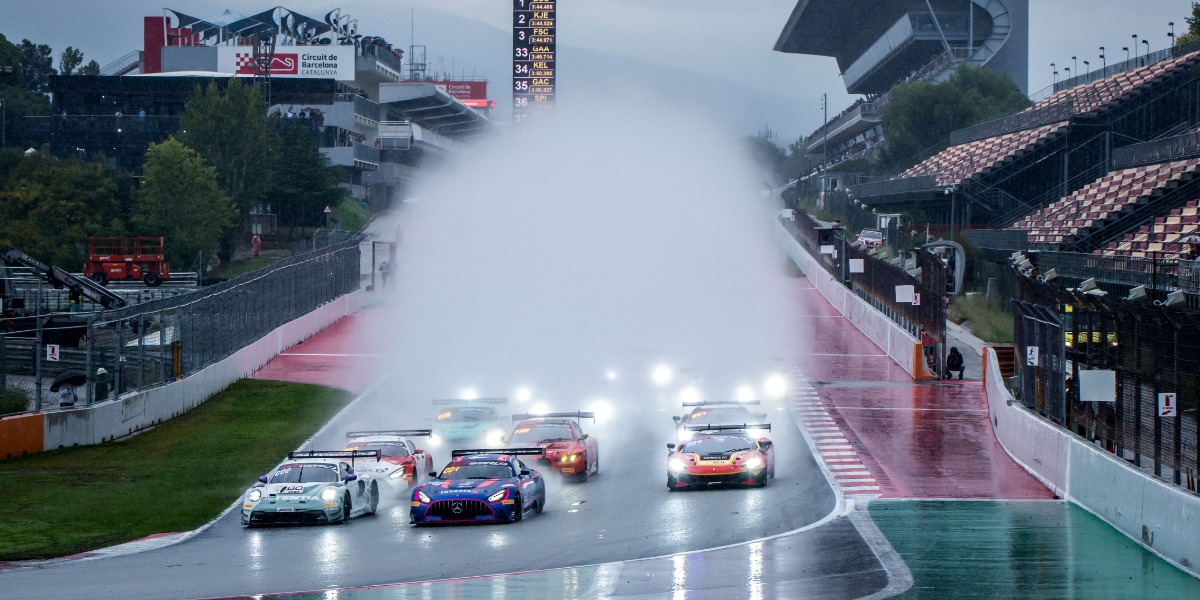Salida de la primera carrera del GT World Challenge - Foto: Sergi Campdelacreu/SCM Photosports