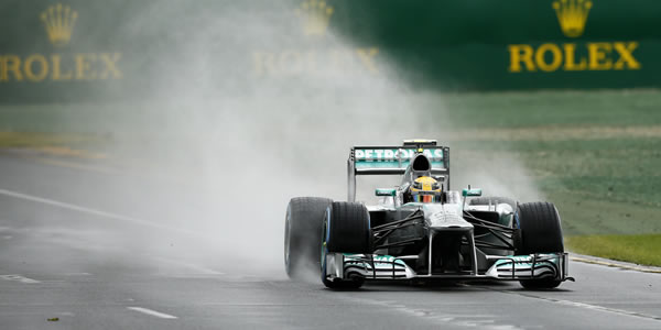 Lewis Hamilton bajo la lluvia de Australia Lewis Hamilton bajo la lluvia de Australia