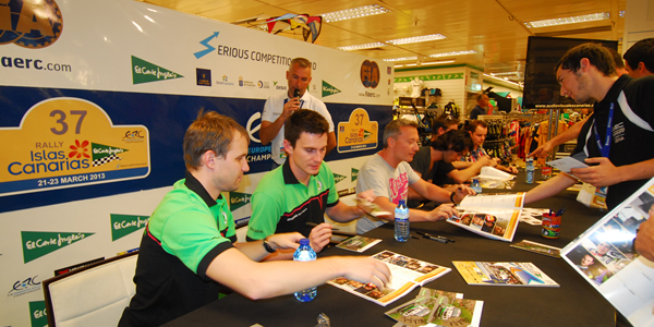 Firma de autógrafos en El Corte Inglés Firma de autógrafos en El Corte Inglés
