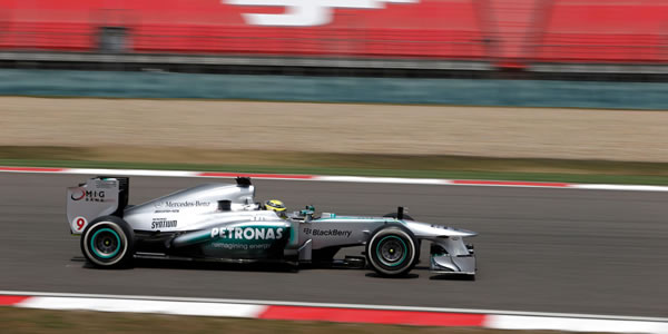 Nico Rosberg consigue la pole en Bahréin Nico Rosberg consigue la pole en Bahréin