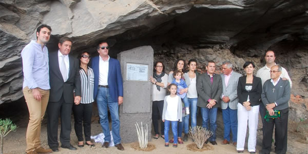 Monolito en memoria de Nono Domínguez