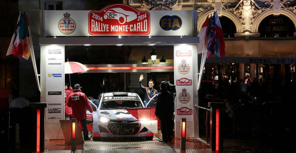 Dani Sordo en la ceremonia de salida