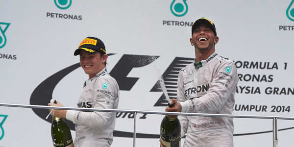 Doblete de Mercedes en los libres 1 y 2